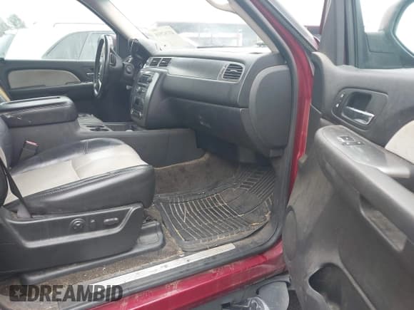 ✅ 2007 Chevrolet Tahoe LT • VIN: 1GNFK130X7R398580 • Lot: 43762910. Wystawiony na IAAI z przebiegiem 202 350 mil. Bezpłatny archiwum sprzedaży aukcyjnych z USA i szczegółowy raport historii pojazdu na DreamBid. Zdjęcie 5.