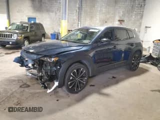 ✅ 2025 Mazda CX-50 S Premium Plus • VIN: 7MMVABEM8SN377692 • Lot: 93866445. Wystawiony na Copart z przebiegiem 6 934 mil. Bezpłatny archiwum sprzedaży aukcyjnych z USA i szczegółowy raport historii pojazdu na DreamBid. Zdjęcie 1.