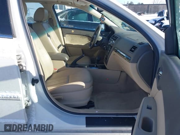 ✅ 2008 Mercury Milan Premier • VIN: 3MEHM02138R665689 • Lot: 41431920. Listed on IAAI with 80,951 mi. Free auction sales archive from the USA and detailed vehicle history report at DreamBid. Image 5.