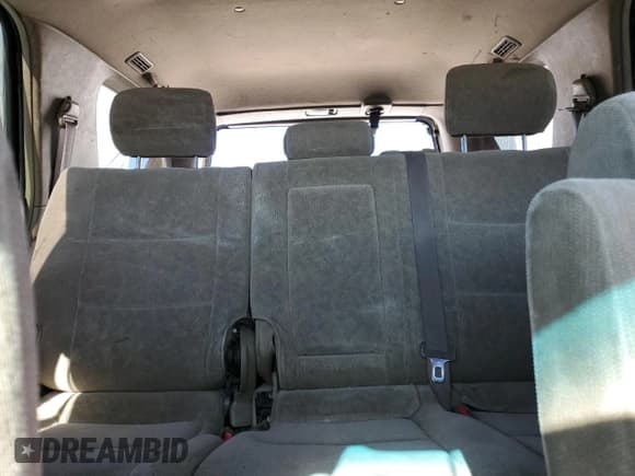 ✅ 2003 Toyota Sequoia SR5 • VIN: 5TDBT44AX3S140262 • Лот: 80330625. Опубликован ранее на Copart с пробегом 257 720 миль. Бесплатный доступ к архиву аукционных продаж из США и подробный отчёт об истории автомобиля на DreamBid. Изображение 10.