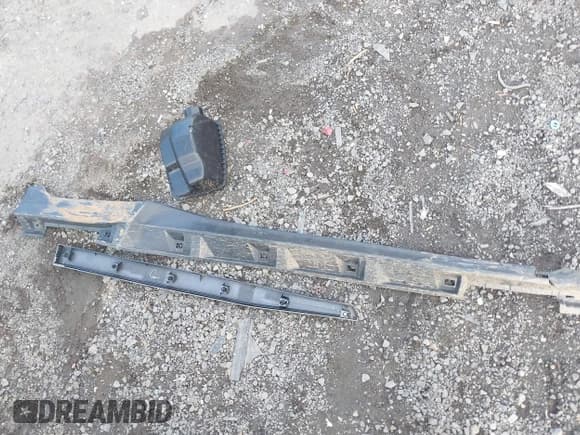 ✅ 2024 Subaru Crosstrek Limited • VIN: 4S4GUHL65R3834614 • Lot: 43835167. Listed on IAAI with 1,980 mi. Free auction sales archive from the USA and detailed vehicle history report at DreamBid. Image 12.