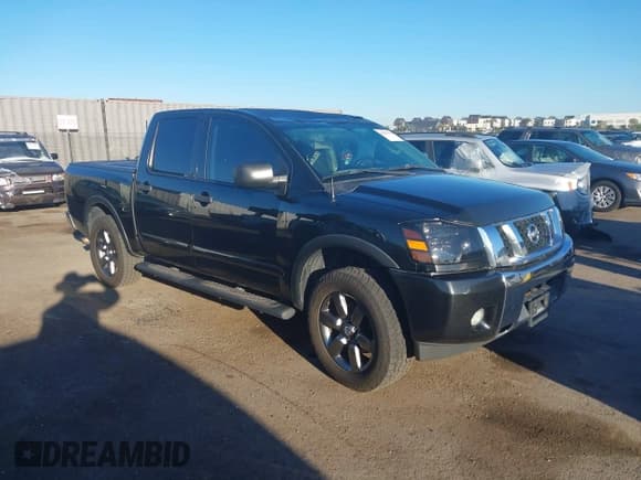 ✅ 2015 Nissan Titan SL • VIN: 1N6AA0ED3FN503995 • Lot: 43462361. Wystawiony na IAAI z przebiegiem 144 881 mil. Bezpłatny archiwum sprzedaży aukcyjnych z USA i szczegółowy raport historii pojazdu na DreamBid. Zdjęcie 1.