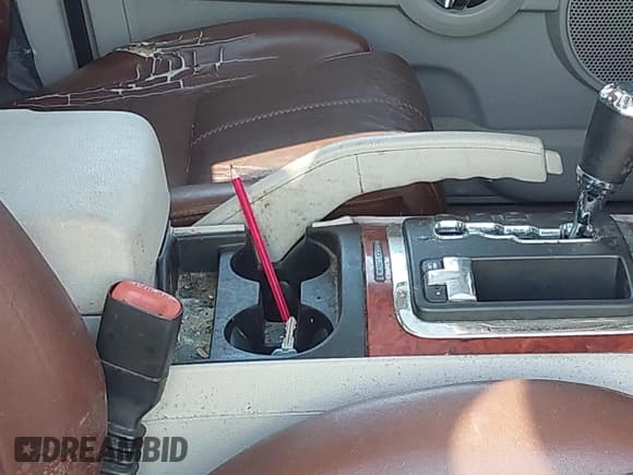 ✅ 2006 Jeep Commander Limited • VIN: 1J8HG58266C170185 • Lot: 42549553. Listed on IAAI with 143,574 mi. Free auction sales archive from the USA and detailed vehicle history report at DreamBid. Image 15.