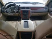 ✅ 2009 Chevrolet Suburban 2LT • VIN: 1GNGC56K99R109889 • Lot: 90428285. Wystawiony na Copart z przebiegiem 389 855 mil. Bezpłatny archiwum sprzedaży aukcyjnych z USA i szczegółowy raport historii pojazdu na DreamBid. Zdjęcie 8.