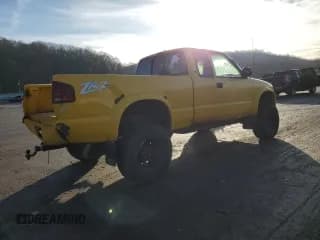 ✅ 2002 Chevrolet S-10 LS • VIN: 1GCCT19W928252013 • Лот: 84976224. Опубликован ранее на Copart с пробегом 144 112 миль. Бесплатный доступ к архиву аукционных продаж из США и подробный отчёт об истории автомобиля на DreamBid. Изображение 3.