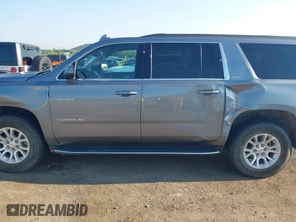 ✅ 2019 GMC Yukon XL SLT • VIN: 1GKS2GKC1KR236405 • Лот: 42939264. Опубликован ранее на IAAI с пробегом 199 856 миль. Бесплатный доступ к архиву аукционных продаж из США и подробный отчёт об истории автомобиля на DreamBid. Изображение 14.
