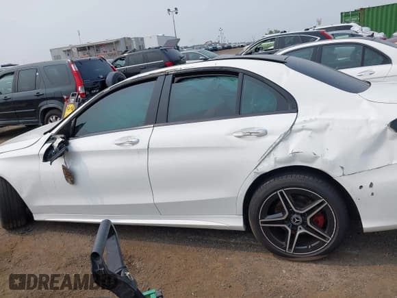 ✅ 2019 Mercedes-Benz C 300 • VIN: 55SWF8EB0KU318978 • Lot: 42876350. Wystawiony na IAAI z przebiegiem 40 663 mil. Bezpłatny archiwum sprzedaży aukcyjnych z USA i szczegółowy raport historii pojazdu na DreamBid. Zdjęcie 13.