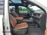 ✅ 2023 GMC Yukon XL Denali Ultimate • VIN: 1GKS2KKL9PR557408 • Lot: 49269735. Wystawiony na Copart z przebiegiem 23 853 mil. Bezpłatny archiwum sprzedaży aukcyjnych z USA i szczegółowy raport historii pojazdu na DreamBid. Zdjęcie 15.