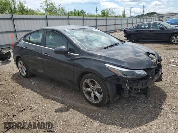 2019 Chevrolet Cruze Premier z VIN 1G1BF5SM8K7123021, wystawiony jako Copart lot #62654425 z przebiegiem 111 912 mil mil oraz Szkoda całkowita • Salvage title. Historia ofert i sprzedaży dostępna na DreamBid. Obrazek 4.