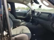 ✅ 2023 Toyota Tacoma SR • VIN: 3TYRX5GN9PT075485 • Lot: 80481485. Wystawiony na Copart z przebiegiem 42 360 mil. Bezpłatny archiwum sprzedaży aukcyjnych z USA i szczegółowy raport historii pojazdu na DreamBid. Zdjęcie 10.