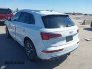 ✅ 2024 Audi Q5 S line Premium Plus • VIN: WA1EAAFY0R2097041 • Lot: 43547960. Wystawiony na IAAI z przebiegiem 7 346 mil. Bezpłatny archiwum sprzedaży aukcyjnych z USA i szczegółowy raport historii pojazdu na DreamBid. Zdjęcie 3.