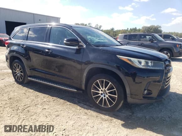 ✅ 2018 Toyota Highlander XLE • VIN: 5TDKZRFH6JS540998 • Lot: 91302395. Listed on Copart with 86,576 mi. Free auction sales archive from the USA and detailed vehicle history report at DreamBid. Image 4.