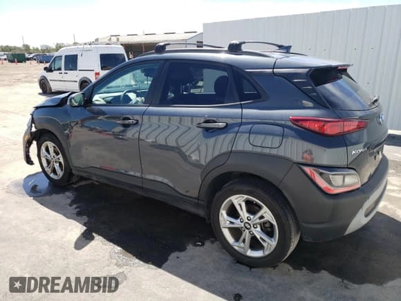✅ 2022 Hyundai Kona SEL • VIN: KM8K62AB0NU807438 • Лот: 47561304. Опубликован ранее на Copart с пробегом 42 974 миль. Бесплатный доступ к архиву аукционных продаж из США и подробный отчёт об истории автомобиля на DreamBid. Изображение 2.