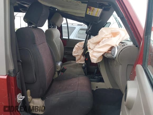 ✅ 2008 Jeep Wrangler Sahara • VIN: 1J4FA54168L512227 • Lot: 42106422. Wystawiony na IAAI z przebiegiem 198 495 mil. Bezpłatny archiwum sprzedaży aukcyjnych z USA i szczegółowy raport historii pojazdu na DreamBid. Zdjęcie 5.