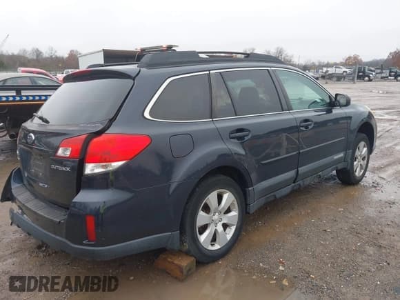✅ 2012 Subaru Outback Prem • VIN: 4S4BRCCC5C3207875 • Lot: 43729349. Wystawiony na IAAI z przebiegiem 113 440 mil. Bezpłatny archiwum sprzedaży aukcyjnych z USA i szczegółowy raport historii pojazdu na DreamBid. Zdjęcie 4.