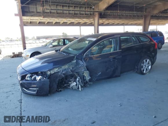✅ 2016 Volvo V60 T5 Drive-E Premier • VIN: YV140MEK0G1306407 • Lot: 69506515. Listed on Copart with 107,630 mi. Free auction sales archive from the USA and detailed vehicle history report at DreamBid. Image 1.