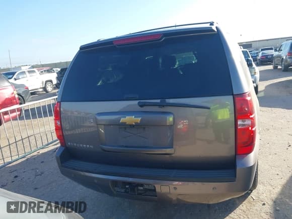 ✅ 2014 Chevrolet Suburban LT • VIN: 1GNSCJE07ER153791 • Lot: 43689033. Wystawiony na IAAI z przebiegiem 209 885 mil. Bezpłatny archiwum sprzedaży aukcyjnych z USA i szczegółowy raport historii pojazdu na DreamBid. Zdjęcie 16.