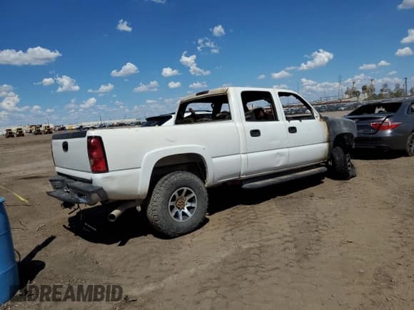 ✅ 2006 Chevrolet Silverado 2500HD LT1 • VIN: 1GCHC23276F122864 • Лот: 71861745. Опубликован ранее на Copart с пробегом Не указан. Бесплатный доступ к архиву аукционных продаж из США и подробный отчёт об истории автомобиля на DreamBid. Изображение 3.