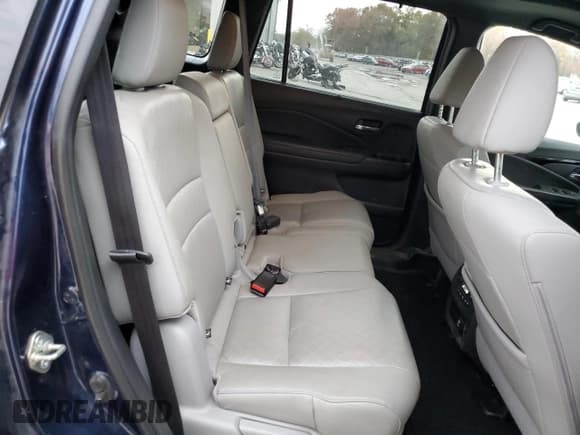 ✅ 2019 Honda Passport Elite • VIN: 5FNYF8H0XKB026985 • Lot: 91598085. Listed on Copart with 128,102 mi. Free auction sales archive from the USA and detailed vehicle history report at DreamBid. Image 11.