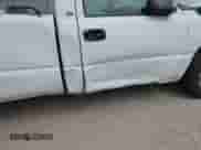 ✅ 2000 Chevrolet Silverado 1500 • VIN: 1GCEC14W8YZ321924 • Lot: 43156206. Wystawiony na IAAI z przebiegiem 134 081 mil mil. Skorzystaj z bezpłatnego archiwum sprzedaży aukcyjnych z USA i zobacz szczegółowy raport historii pojazdu na DreamBid. Zdjęcie 6.