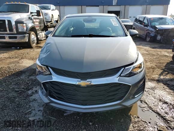✅ 2019 Chevrolet Cruze Premier • VIN: 1G1BF5SM5K7122263 • Lot: 68767175. Wystawiony na Copart z przebiegiem 31 342 mil mil. Skorzystaj z bezpłatnego archiwum sprzedaży aukcyjnych z USA i zobacz szczegółowy raport historii pojazdu na DreamBid. Zdjęcie 5.