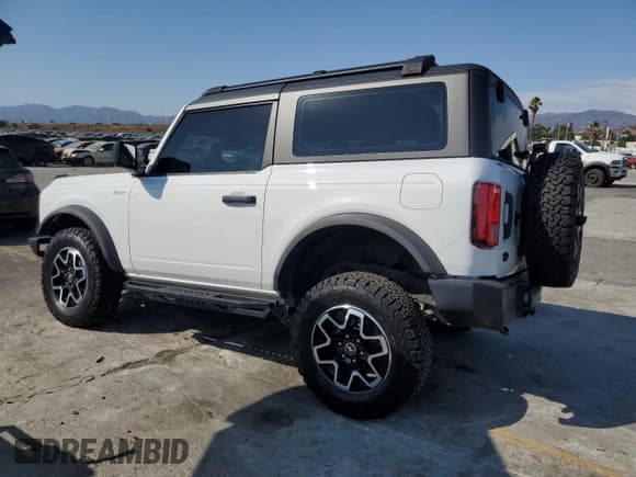 ✅ 2021 Ford Bronco • VIN: 1FMDE5AHXMLB05603 • Лот: 65402035. Опубликован ранее на Copart с пробегом 32 676 миль. Бесплатный доступ к архиву аукционных продаж из США и подробный отчёт об истории автомобиля на DreamBid. Изображение 2.