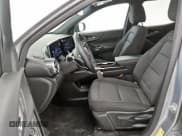 ✅ 2025 Chevrolet Equinox FWD LT • VIN: 3GNAXHEG0SL205707 • Lot: 80929665. Wystawiony na Copart z przebiegiem Nie podano. Bezpłatny archiwum sprzedaży aukcyjnych z USA i szczegółowy raport historii pojazdu na DreamBid. Zdjęcie 7.