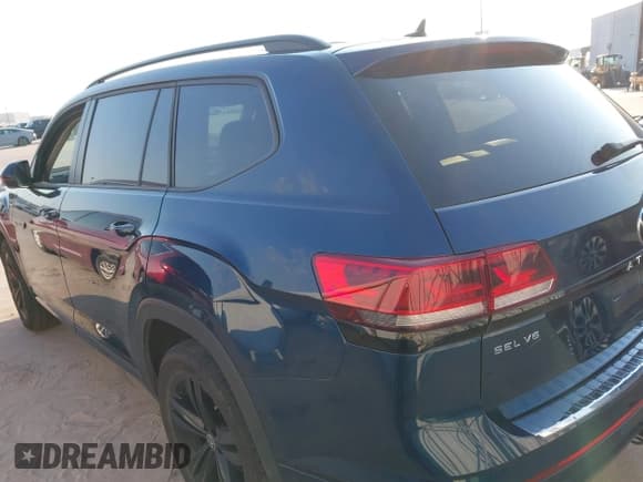 ✅ 2023 Volkswagen Atlas SEL R-Line Black • VIN: 1V2SR2CA9PC544552 • Lot: 43343564. Listed on IAAI with 82,486 mi. Free auction sales archive from the USA and detailed vehicle history report at DreamBid. Image 3.