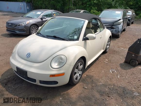 ✅ 2006 Volkswagen Beetle • VIN: 3VWRF31Y66M316498 • Lot: 42399384. Listed on IAAI with 123,886 mi. Free auction sales archive from the USA and detailed vehicle history report at DreamBid. Image 2.
