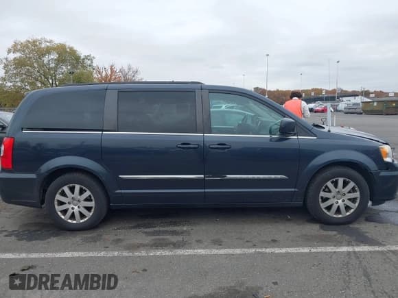 ✅ 2014 Chrysler Town & Country Touring • VIN: 2C4RC1BG3ER195765 • Лот: 43561392. Опубликован ранее на IAAI с пробегом 144 618 миль. Бесплатный доступ к архиву аукционных продаж из США и подробный отчёт об истории автомобиля на DreamBid. Изображение 13.