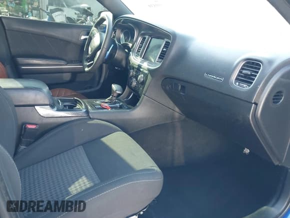 ✅ 2019 Dodge Charger GT • VIN: 2C3CDXHG4KH613043 • Lot: 41309539. Wystawiony na IAAI z przebiegiem 90 874 mil. Bezpłatny archiwum sprzedaży aukcyjnych z USA i szczegółowy raport historii pojazdu na DreamBid. Zdjęcie 5.