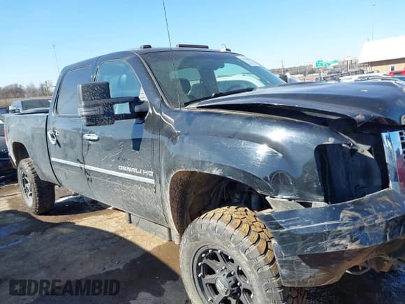 ✅ 2014 GMC Sierra 2500HD Denali • VIN: 1GT125E87EF174792 • Lot: 41634675. Listed on IAAI with 324,377 mi. Free auction sales archive from the USA and detailed vehicle history report at DreamBid. Image 13.