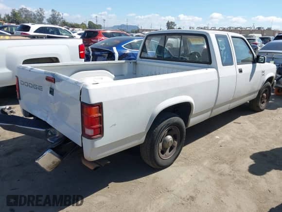 1995 Dodge Dakota z VIN 1B7GL23XXSW932961, wystawiony jako IAAI lot #43375512 z przebiegiem 456 808 mil mil oraz . Historia ofert i sprzedaży dostępna na DreamBid. Obrazek 4.