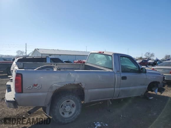 ✅ 2005 Chevrolet Silverado 2500HD Work Truck • VIN: 1GCHK24U25E340637 • Лот: 45871295. Опубликован ранее на Copart с пробегом 108 189 миль. Бесплатный доступ к архиву аукционных продаж из США и подробный отчёт об истории автомобиля на DreamBid. Изображение 3.