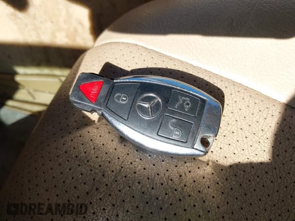 ✅ 2001 Mercedes-Benz C 230/260/280/320 • VIN: WDBRF64J51F108963 • Lot: 43254912. Wystawiony na IAAI z przebiegiem 173 399 mil. Bezpłatny archiwum sprzedaży aukcyjnych z USA i szczegółowy raport historii pojazdu na DreamBid. Zdjęcie 11.