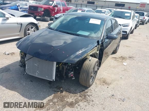 ✅ 2025 Hyundai Elantra Limited • VIN: KMHLP4DGXSU964944 • Lot: 43139973. Wystawiony na IAAI z przebiegiem 1 833 mil. Bezpłatny archiwum sprzedaży aukcyjnych z USA i szczegółowy raport historii pojazdu na DreamBid. Zdjęcie 2.