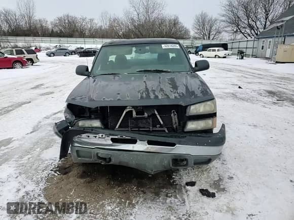 2004 Chevrolet Silverado 1500 LS z VIN 1GCEC14T14E188690, wystawiony jako Copart lot #42616285 z przebiegiem 186 116 mil mil oraz Czysty tytuł • Clean title. Historia ofert i sprzedaży dostępna na DreamBid. Obrazek 11.