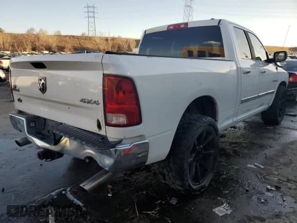 2010 Dodge 1500 Laramie z VIN 1D7RV1GT5AS233964, wystawiony jako Copart lot #44268685 z przebiegiem 189 051 mil mil oraz Szkoda całkowita • Salvage title. Historia ofert i sprzedaży dostępna na DreamBid. Obrazek 3.