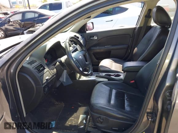 ✅ 2010 Ford Fusion Hybrid • VIN: 3FADP0L38AR221680 • Lot: 43175219. Wystawiony na IAAI z przebiegiem 215 650 mil. Bezpłatny archiwum sprzedaży aukcyjnych z USA i szczegółowy raport historii pojazdu na DreamBid. Zdjęcie 5.