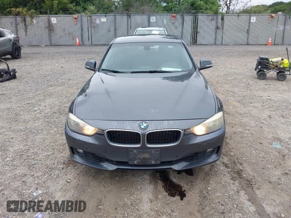 ✅ 2015 BMW 3 Series 328i xDrive • VIN: WBA3B5C59FF962103 • Lot: 43013037. Wystawiony na IAAI z przebiegiem 233 443 mil. Bezpłatny archiwum sprzedaży aukcyjnych z USA i szczegółowy raport historii pojazdu na DreamBid. Zdjęcie 12.