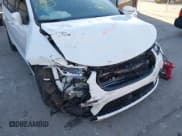 ✅ 2022 Chrysler Pacifica Touring • VIN: 2C4RC1FG1NR110237 • Lot: 41058050. Wystawiony na IAAI z przebiegiem Nie podano. Bezpłatny archiwum sprzedaży aukcyjnych z USA i szczegółowy raport historii pojazdu na DreamBid. Zdjęcie 6.