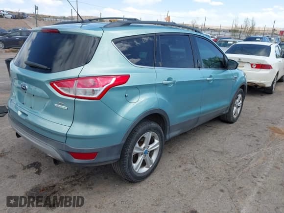 ✅ 2013 Ford Escape SE • VIN: 1FMCU0G95DUC62418 • Lot: 42081461. Wystawiony na IAAI z przebiegiem 139 062 mil. Bezpłatny archiwum sprzedaży aukcyjnych z USA i szczegółowy raport historii pojazdu na DreamBid. Zdjęcie 4.