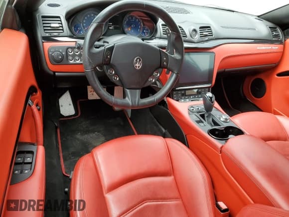 ✅ 2018 Maserati GranTurismo Sport • VIN: ZAM45VMAXJ0291042 • Lot: 53602774. Wystawiony na Copart z przebiegiem 12 901 mil. Bezpłatny archiwum sprzedaży aukcyjnych z USA i szczegółowy raport historii pojazdu na DreamBid. Zdjęcie 8.