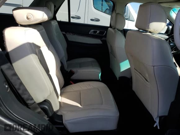 ✅ 2016 Ford Explorer Platinum • VIN: 1FM5K8HT9GGB49789 • Lot: 85557485. Wystawiony na Copart z przebiegiem 183 297 mil. Bezpłatny archiwum sprzedaży aukcyjnych z USA i szczegółowy raport historii pojazdu na DreamBid. Zdjęcie 10.