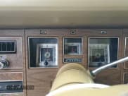 ✅ 1976 Lincoln Continental • VIN: 6Y89A917381 • Лот: 63982405. Опубликован ранее на Copart с пробегом 74 819 миль. Бесплатный доступ к архиву аукционных продаж из США и подробный отчёт об истории автомобиля на DreamBid. Изображение 9.