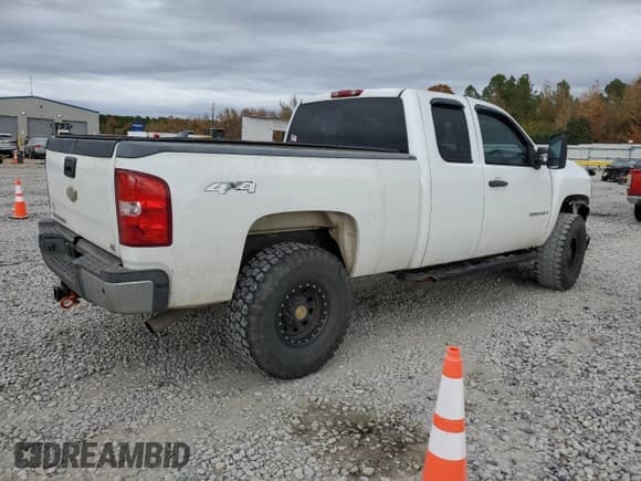 ✅ 2008 Chevrolet Silverado 2500HD Work Truck • VIN: 1GCHK29K98E154346 • Lot: 93400395. Wystawiony na Copart z przebiegiem 281 343 mil. Bezpłatny archiwum sprzedaży aukcyjnych z USA i szczegółowy raport historii pojazdu na DreamBid. Zdjęcie 3.