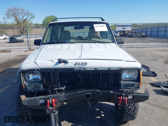 ✅ 1995 Jeep Cherokee Sport • VIN: 1J4FJ68S1SL576255 • Lot: 42178902. Listed on IAAI with 214,041 mi. Free auction sales archive from the USA and detailed vehicle history report at DreamBid. Image 12.