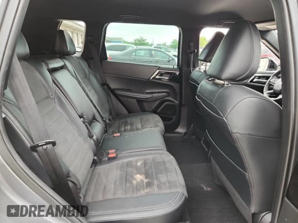 ✅ 2023 Mitsubishi Outlander SE • VIN: JA4J3UA8XPZ047169 • Лот: 61271115. Опубликован ранее на Copart с пробегом 26 965 миль. Бесплатный доступ к архиву аукционных продаж из США и подробный отчёт об истории автомобиля на DreamBid. Изображение 11.