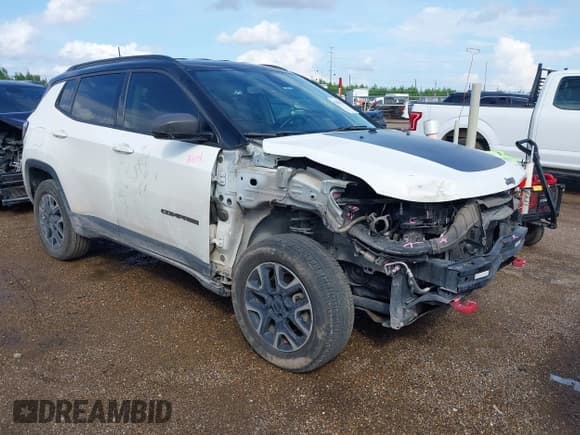 ✅ 2019 Jeep Compass Trailhawk • VIN: 3C4NJDDB8KT597782 • Lot: 43368576. Wystawiony na IAAI z przebiegiem 116 485 mil. Bezpłatny archiwum sprzedaży aukcyjnych z USA i szczegółowy raport historii pojazdu na DreamBid. Zdjęcie 1.