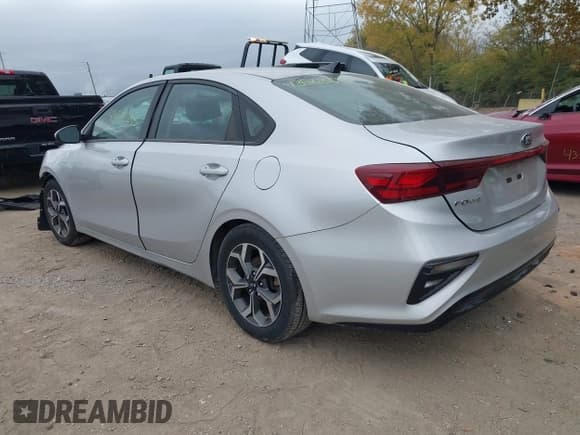 ✅ 2020 Kia Forte LXS • VIN: 3KPF24AD4LE191270 • Lot: 43563193. Wystawiony na IAAI z przebiegiem 78 073 mil. Bezpłatny archiwum sprzedaży aukcyjnych z USA i szczegółowy raport historii pojazdu na DreamBid. Zdjęcie 3.
